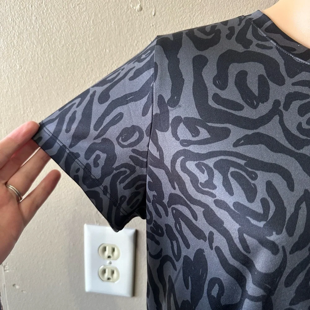 Under Armour Women's Black and Dark Gray Animal Print Short Sleeve Tee - Picture 3 of 8